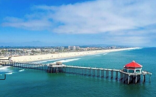 Beach nearby, sun loungers, beach towels
