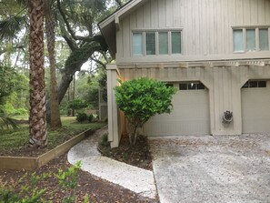 Exterior detail - Dog Loving Host, Central to Beach & Golf, Multi Couple Retreat, Birder Paradise (Kiawah Island)