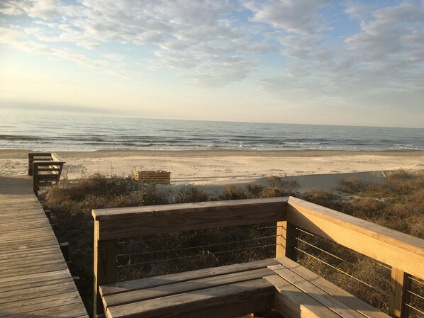 Beach nearby, sun-loungers, beach towels