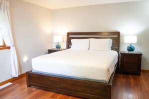 4 habitaciones, tabla de planchar con plancha, cuna de viaje y wifi 