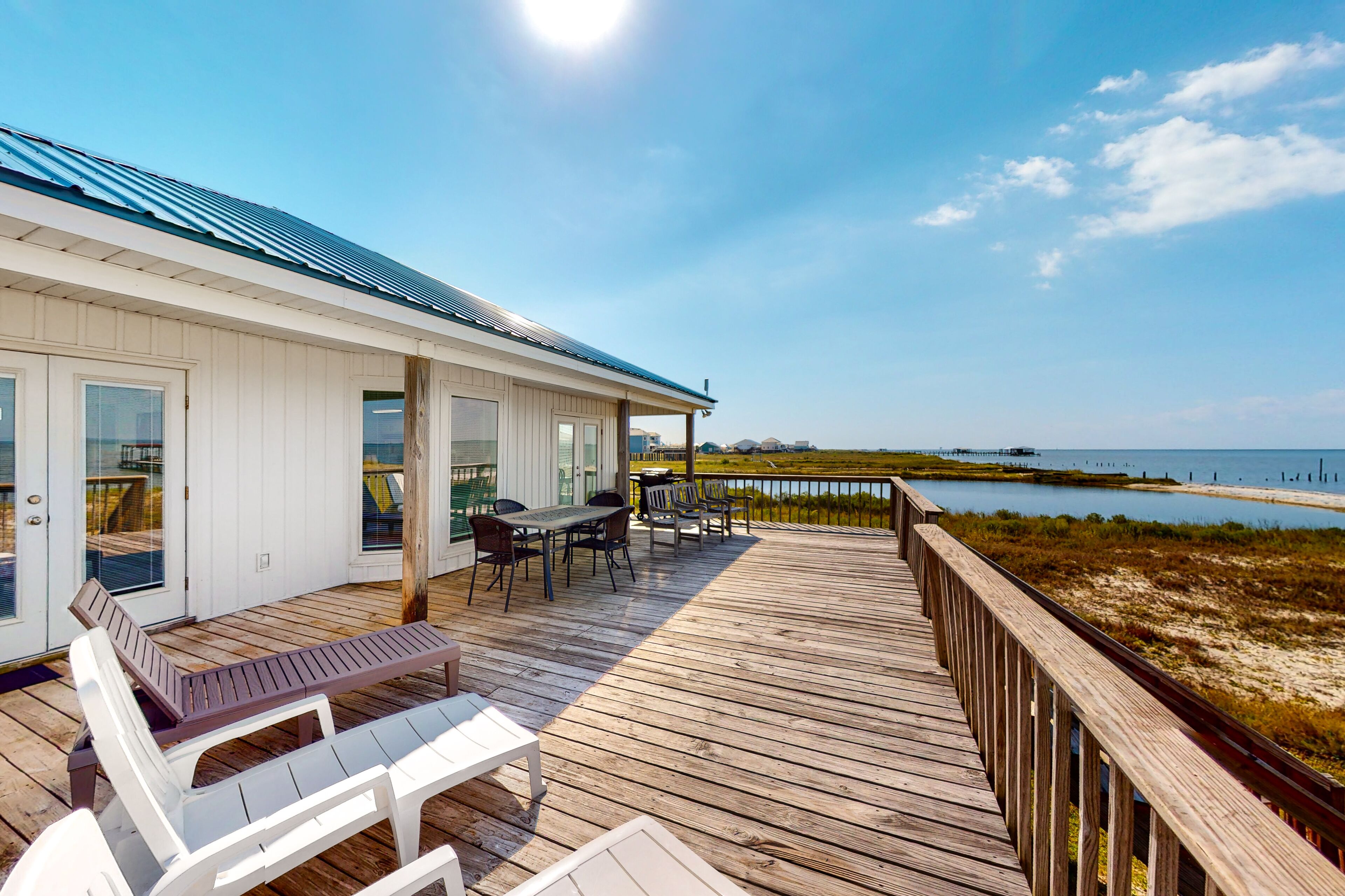 Dog-friendly beach house with fantastic location, access to water