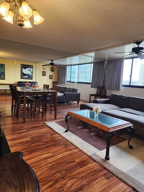 TV - READY TO MOVE-IN WAIKIKI FULLY FURNISHED (Honolulu)