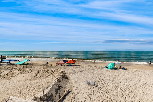 Dog-friendly beachfront home with spacious deck, amazing views of the Gulf