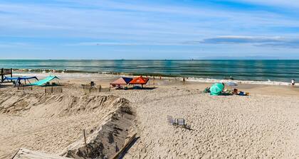 Dog-friendly beachfront home with spacious deck, amazing views of the Gulf