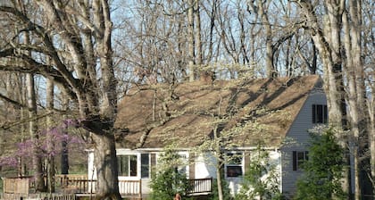 Oak Tree Cottage: Beautiful farm with mountain views.