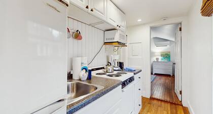 Cozy in-law suite near Edgartown & the beach with patio, outdoor shower, & AC