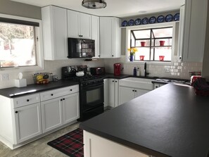 Frigorífic, microones, forn i placa de cuina 