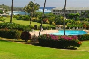 Alberca al aire libre y alberca climatizada