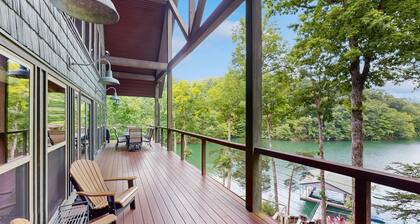 Belle maison au bord du lac avec cuisine gastronomique, quai privé