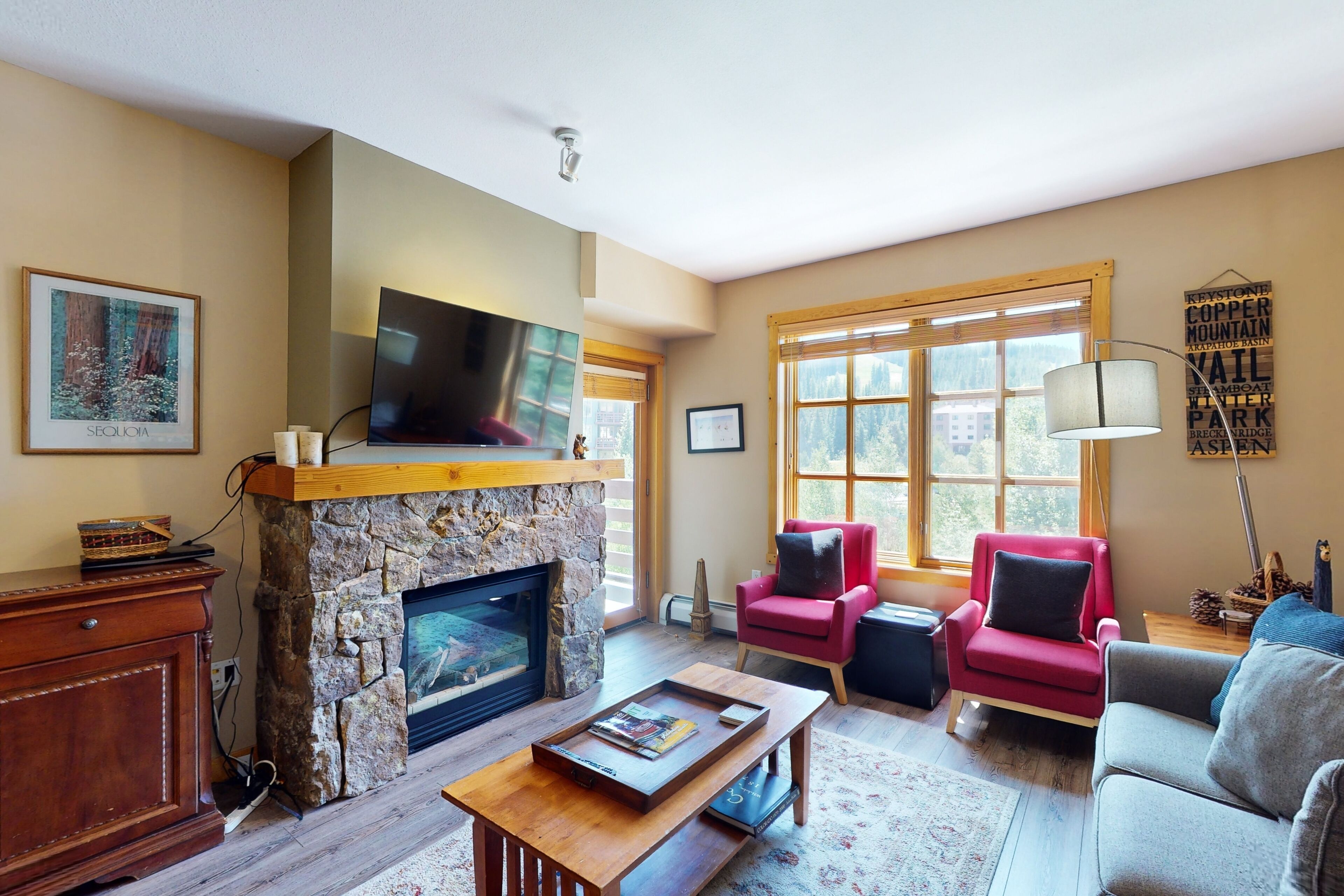 Televisión, chimenea