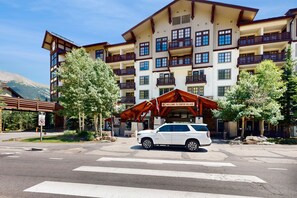 Exterior - Walk to slopes - Village condo with balcony, views, hot tubs, & gym (Copper Mountain)