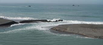 Upscale, Spectacular Oceanfront, Inside State Beach Park!