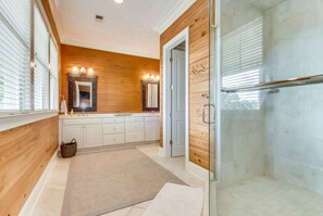Towels - 24 Dene Court Beautiful  8 Bedroom Home in DeBordieu, Private Pool! (Georgetown)