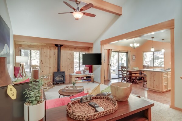 Fernseher, Kamin, DVD-Player, Tischtennisplatte