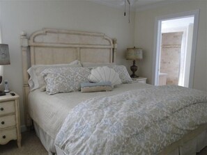 4 habitaciones, tabla de planchar con plancha, wifi y ropa de cama 