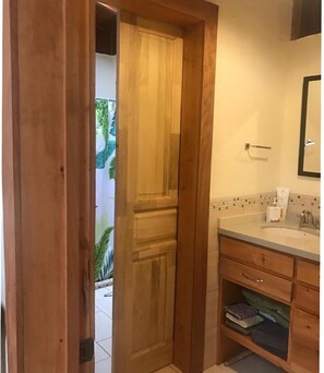 Handtücher, Seife, Shampoo, Toilettenpapier