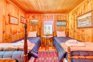 2 bedrooms, iron/ironing board, internet, bed sheets