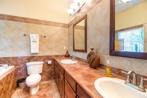 Toallas, jabón, papel de baño 