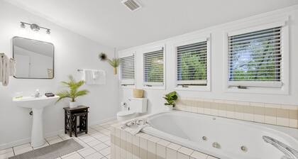 Sunrise – Secluded Lakeview Home - Minutes to Silver Dollar City