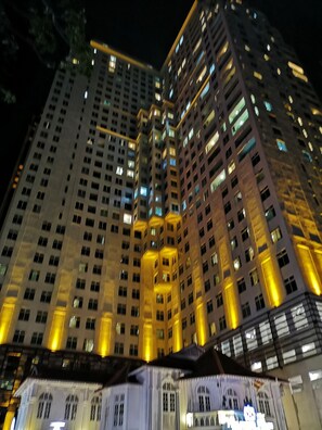 Exterior - Mansion One 2 Bedroom Apartment (George Town)