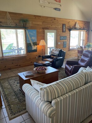 TV, lareira, DVD player