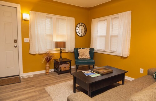 Delightfully quiet & cozy, middle of everywhere