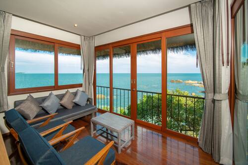 In-room safe, blackout curtains, free WiFi, bed sheets