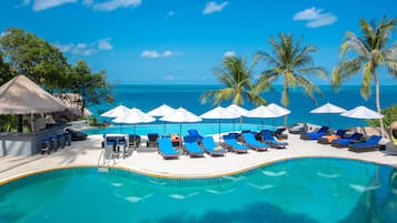 2 piscinas al aire libre, sombrillas, sillones reclinables de piscina