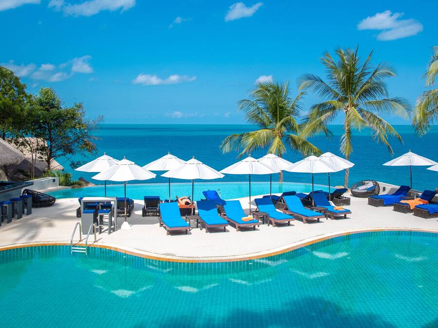2 piscinas al aire libre, sombrillas, sillones reclinables de piscina