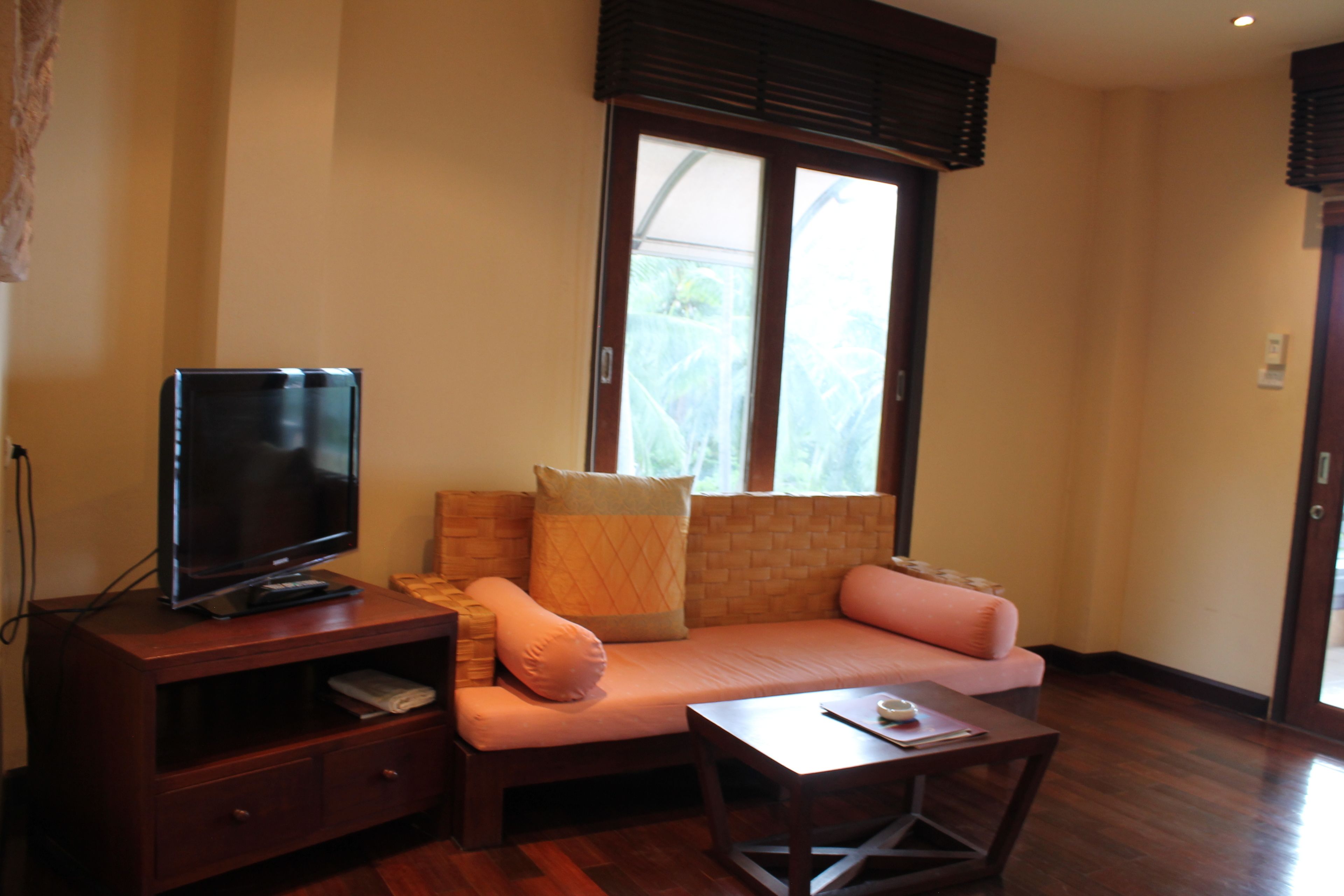 junior double room | living area | 32-inch lcd tv with satellite channels, tv