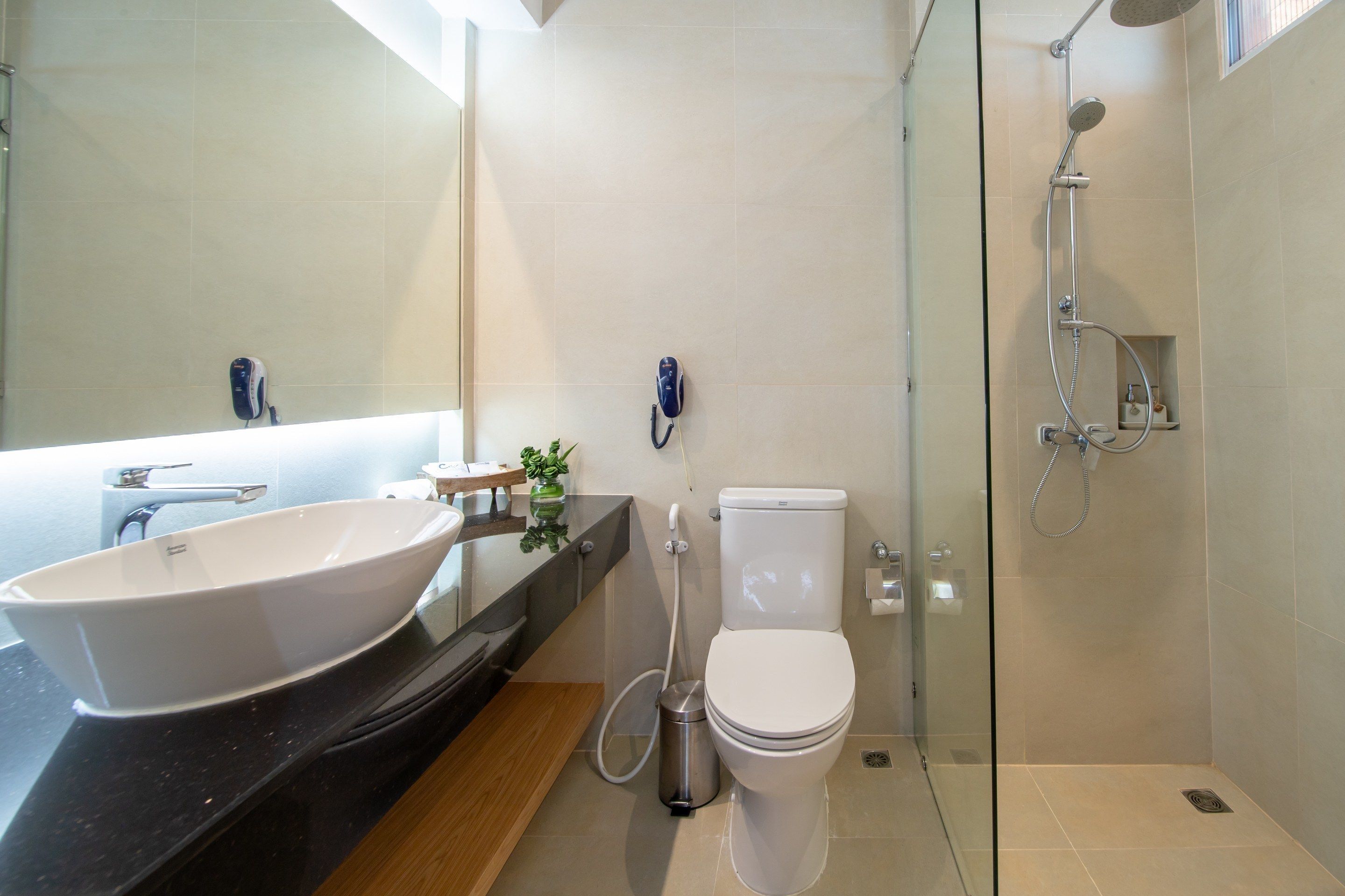 shower, rainfall showerhead, free toiletries, hair dryer