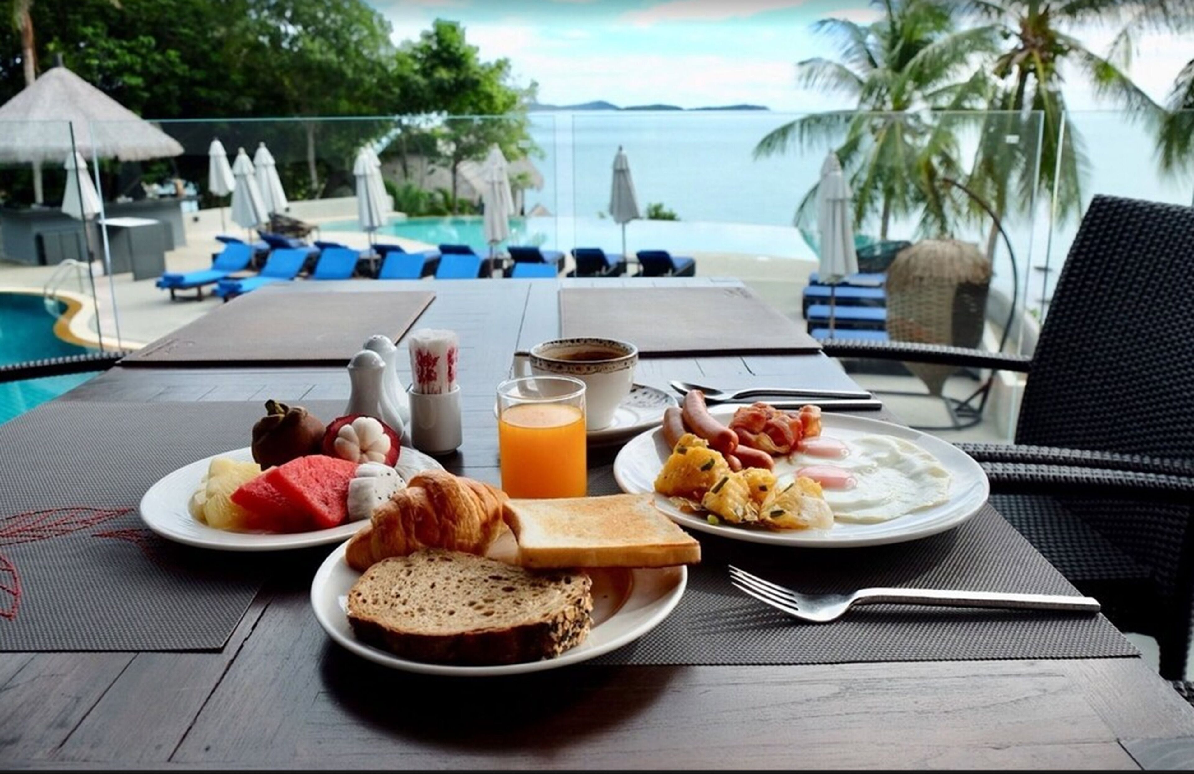 Daily buffet breakfast for a fee