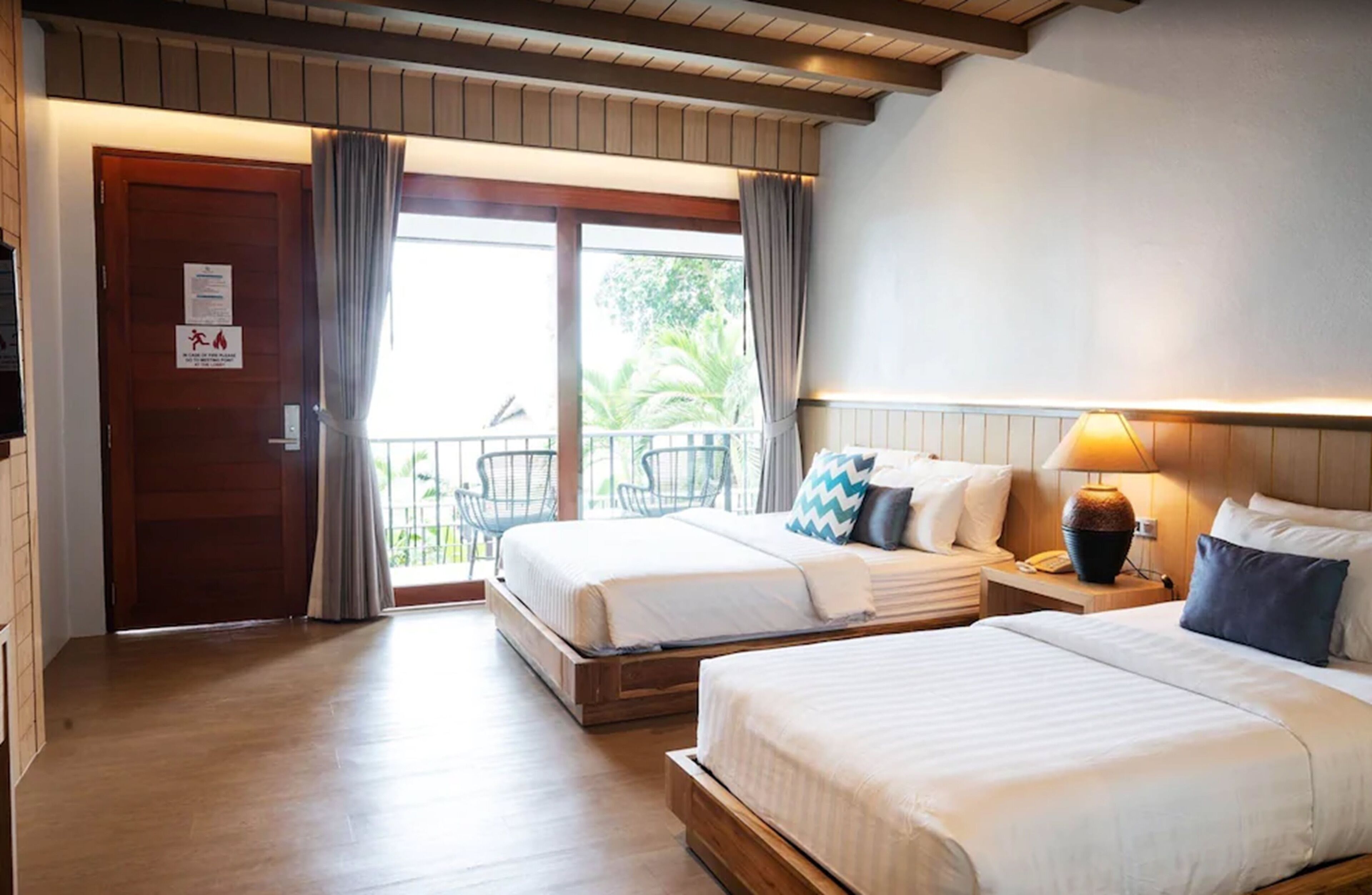 deluxe room | in-room safe, blackout curtains, free wifi, bed sheets