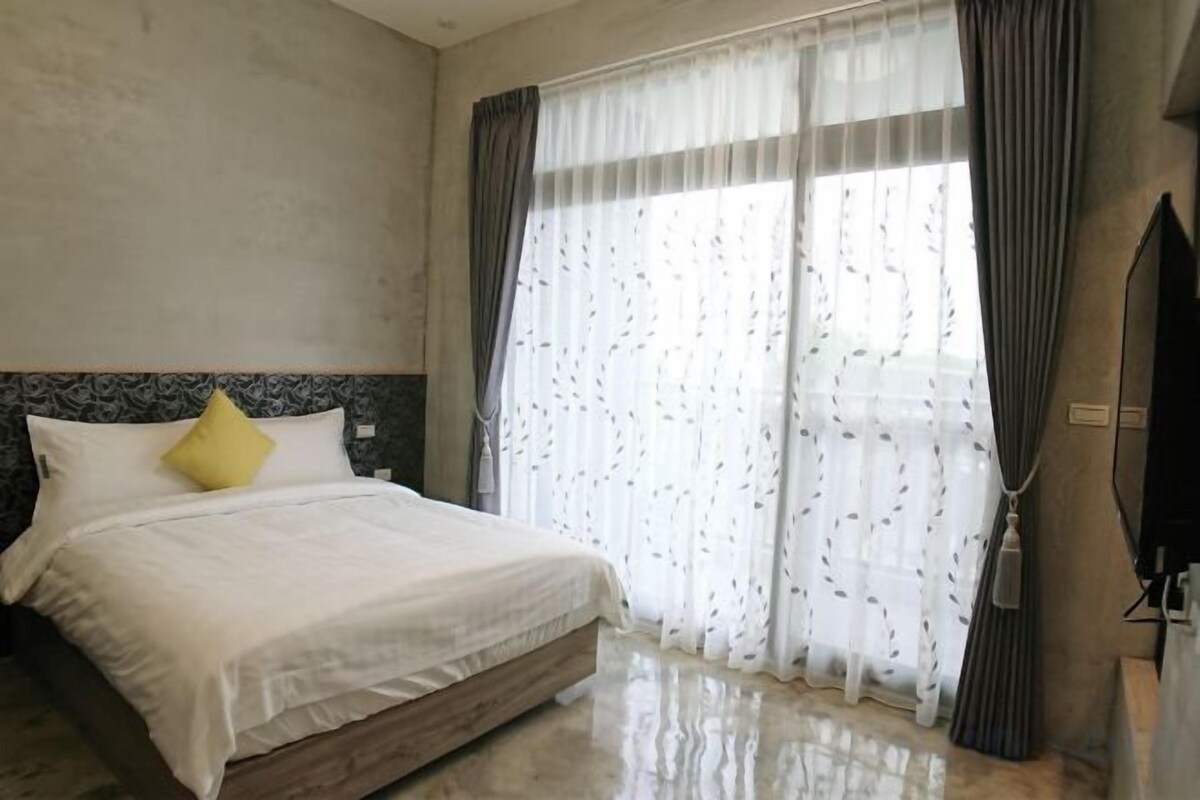 Premium bedding, down duvets, memory-foam beds, desk