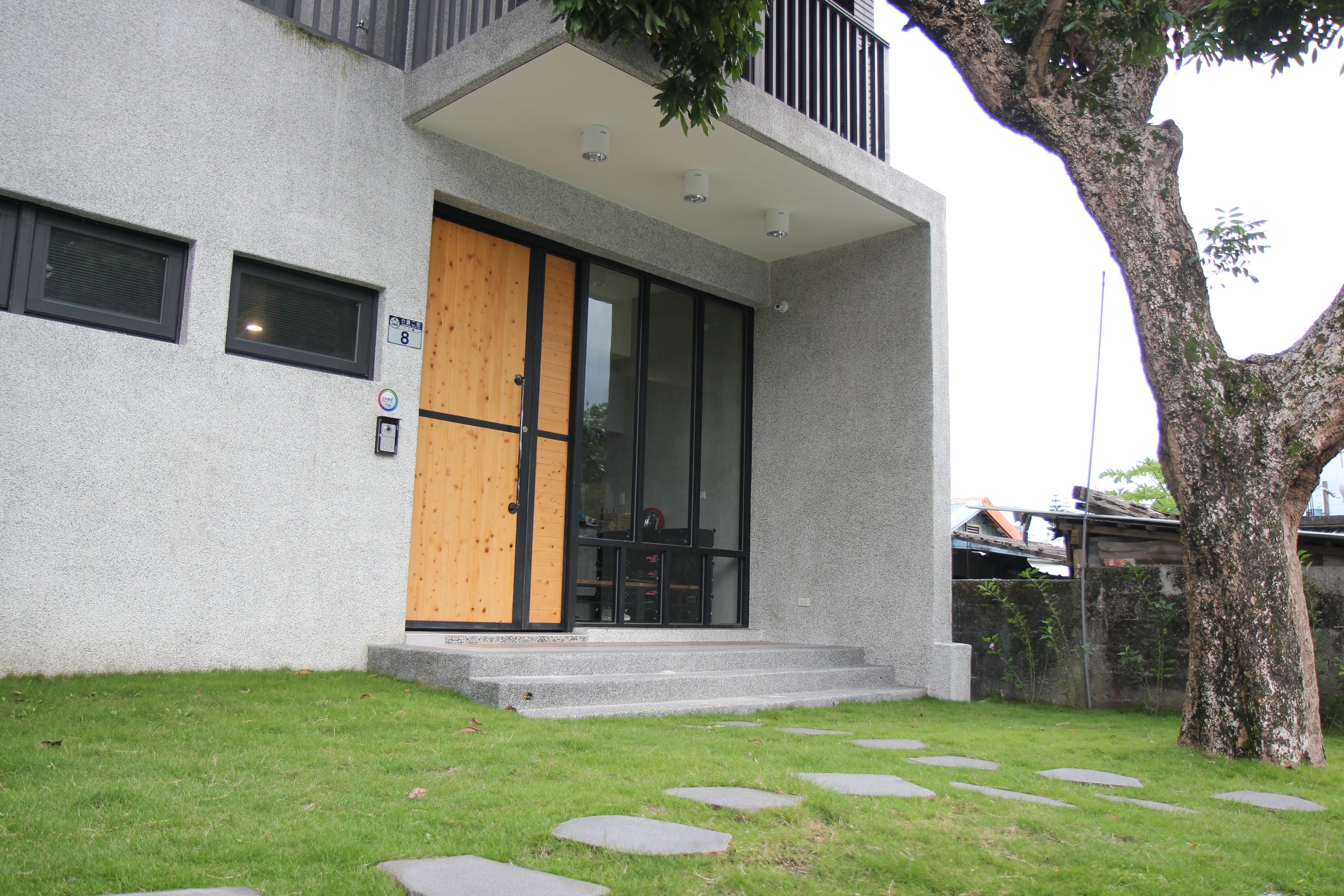 Pintu masuk properti