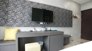 Deluxe Double Room, 1 Double Bed, Non Smoking, Bathtub | Premium bedding, down comforters, memory foam beds, desk - Tree House (Hualien City)