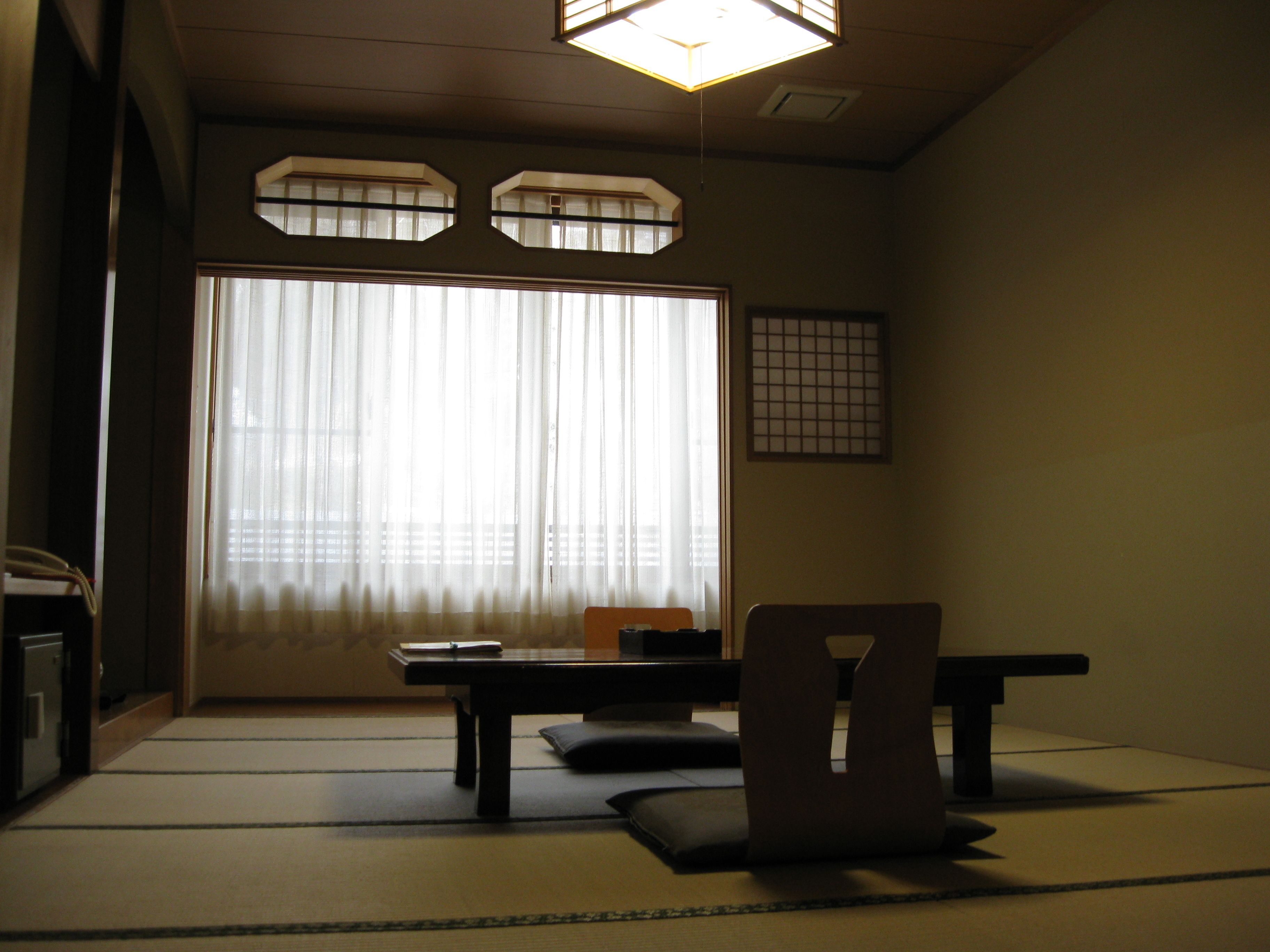 Standard Room | Minibar, in-room safe, blackout drapes