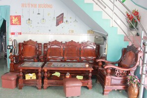 Lobby sitting area - Huynh Huong Guesthouse (Ha Tien)