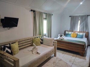 Basic Triple Room - Lucy's guesthouse (La Digue)