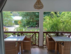 Terrace/patio - Lucy's guesthouse (La Digue)
