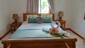 Basic Double Room, 1 Queen Bed, Non Smoking | 3 bedrooms, minibar, in-room safe, free WiFi