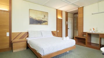 Kamar Standar, pemandangan kebun | Meja kerja, tirai kedap cahaya, setrika/meja setrika, dan Wi-Fi gratis