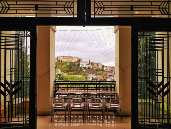 아침 식사, 점심 식사, 저녁 식사 제공, 현지 및 세계 요리