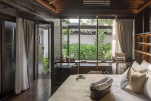 Arcadia Villa by the Pool | 客房内保险箱、特色装修、特色家居、办公桌