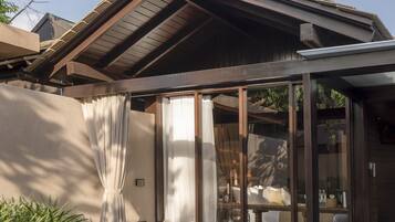 Arcadia Villa by the Pool | In-room safe, individually decorated, individually furnished, desk
