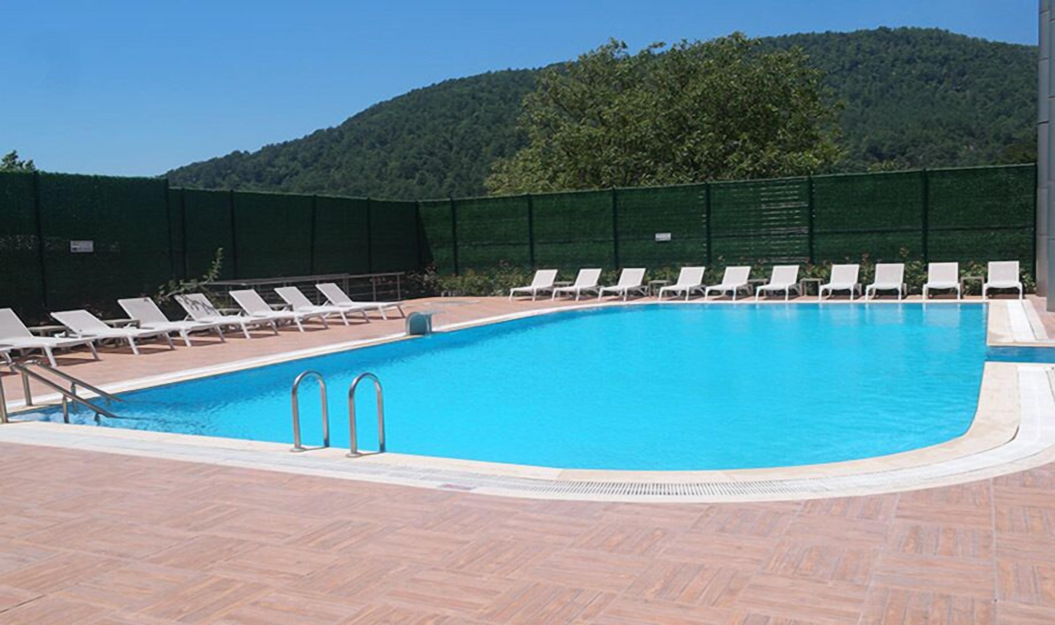 4 indoor pools, outdoor pool