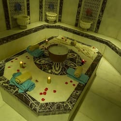 Sauna, tina de hidromasaje, aguas termales y baño turco o hammam