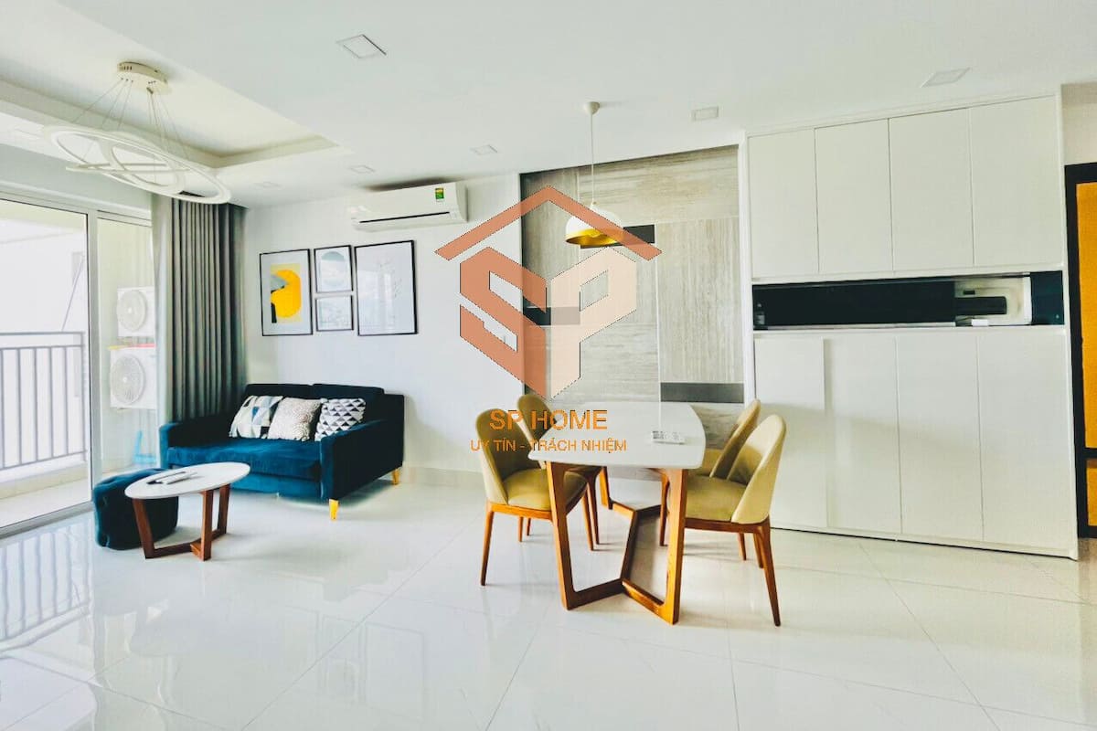 Appartamento, 3 camere da letto, vista piscina (Sunrise City, Full Furniture) | Area soggiorno | Smart TV 52 pollici con canali via cavo, TV