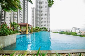 4 piscinas al aire libre, sombrillas, sillones reclinables de piscina