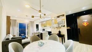 อพาร์ทเมนท์, 3 ห้องนอน (Sunrise City, Full Furniture) | บริการอาหารในห้องพัก